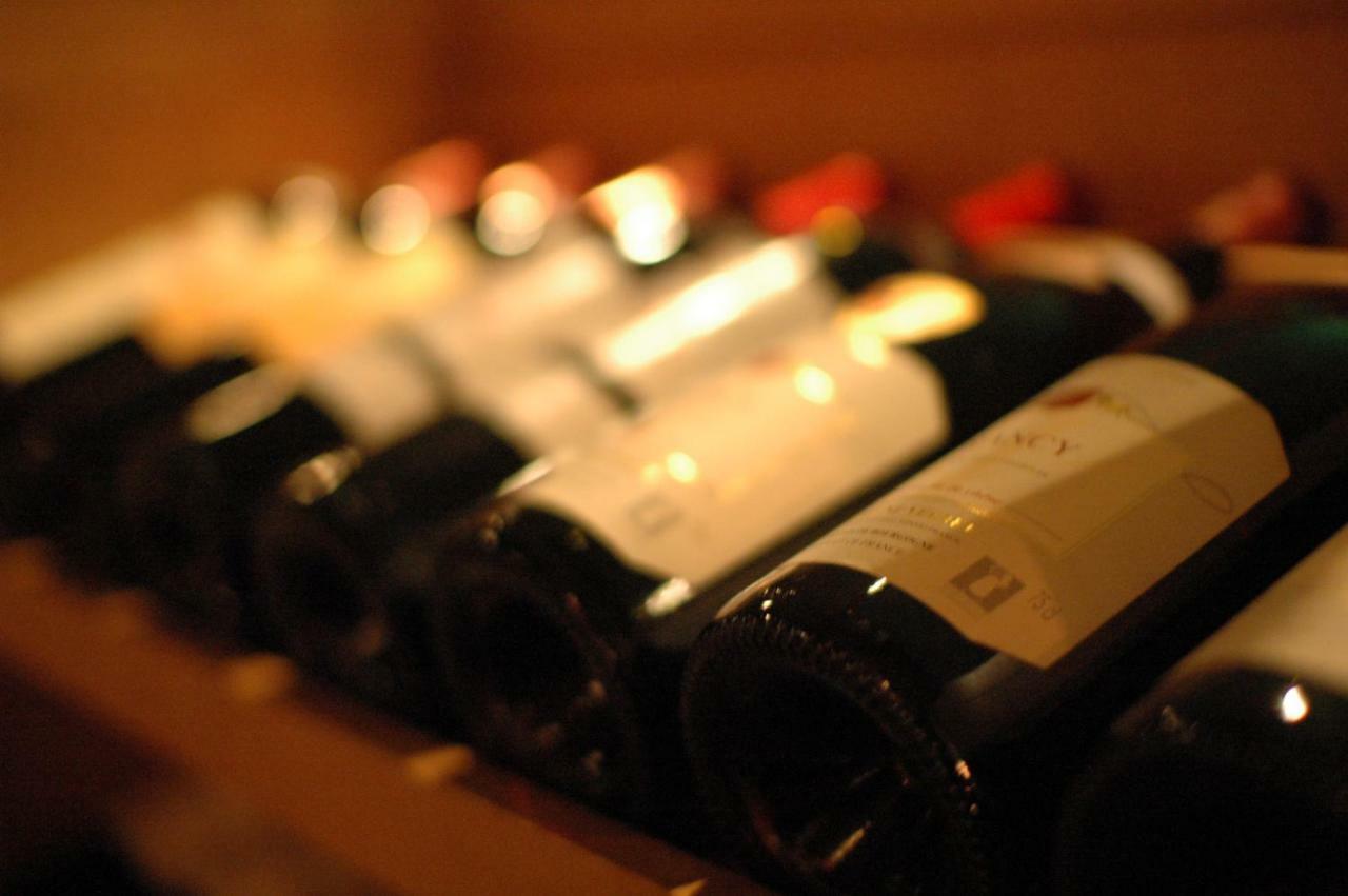Shin Furano Prince Hotel Exterior foto Wine bottles in a wine rack